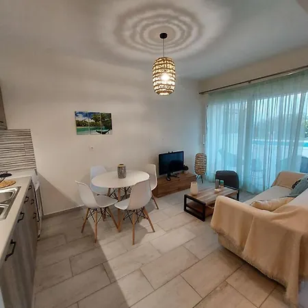 Feriehus Luxury Arartments Tzemi